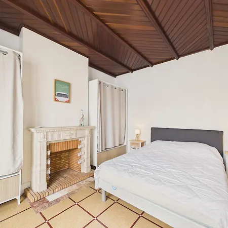 Apartment A 100m, Avec Terrasse Pour 4 *