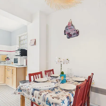 Apartment A 100m, Avec Terrasse Pour 4