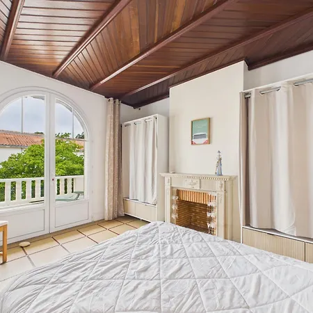 Apartment A 100m, Avec Terrasse Pour 4 *