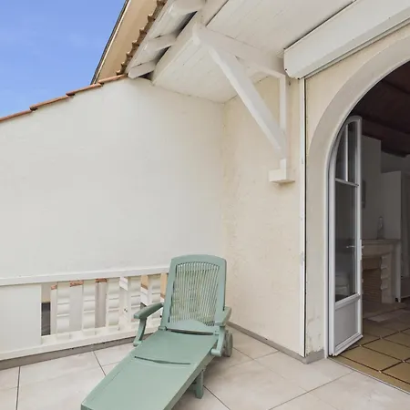 Apartment A 100m, Avec Terrasse Pour 4 *
