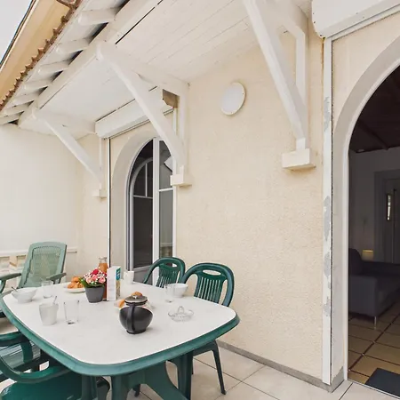 A 100m, Avec Terrasse Pour 4 Apartment
