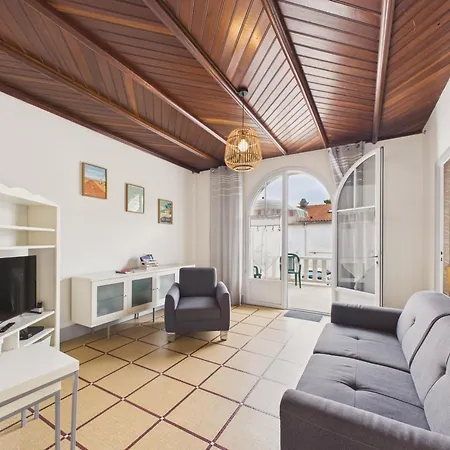 A 100m, Avec Terrasse Pour 4 Apartment